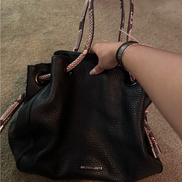 Michael Kors black handbag with snakeskin print handles - Picture 5 of 11